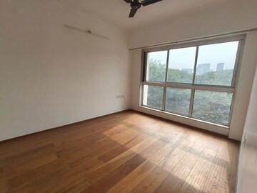 Room in 2 BHK Apartment at Godrej The Trees, Vikhroli East – for Rent