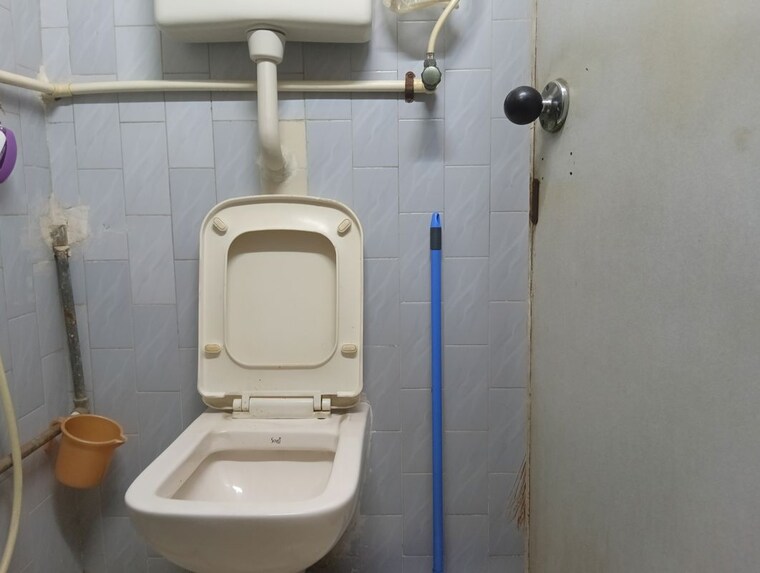 Bathroom, sundar-nagar-chs 1 Bedroom 450 Sq.Ft. Apartment In Malad West Mumbai 10011322