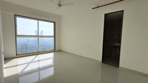Room in 2 BHK Apartment at Peninsula Salsette 27, Byculla – for Rent