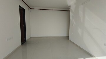 Room in 2 BHK Apartment at Peninsula Salsette 27, Byculla – for Rent