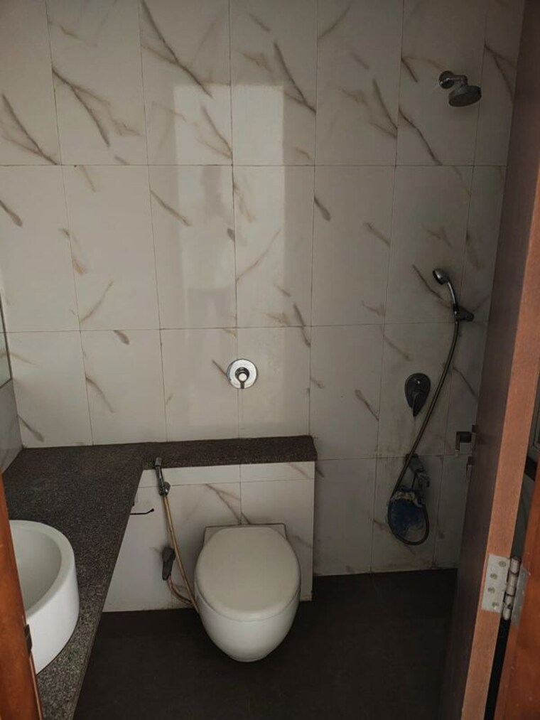 Bathroom, omkar-alta-monte 3 Bedroom 1220 Sq.Ft. Apartment In Malad East Mumbai 10011343