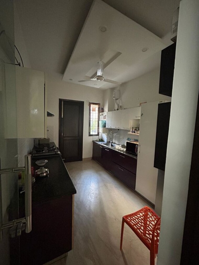 Kitchen, dlf city phase 3 3 Bedroom 270 Sq.Yd. Builder Floor In Dlf City Phase 3 Gurgaon 10011345