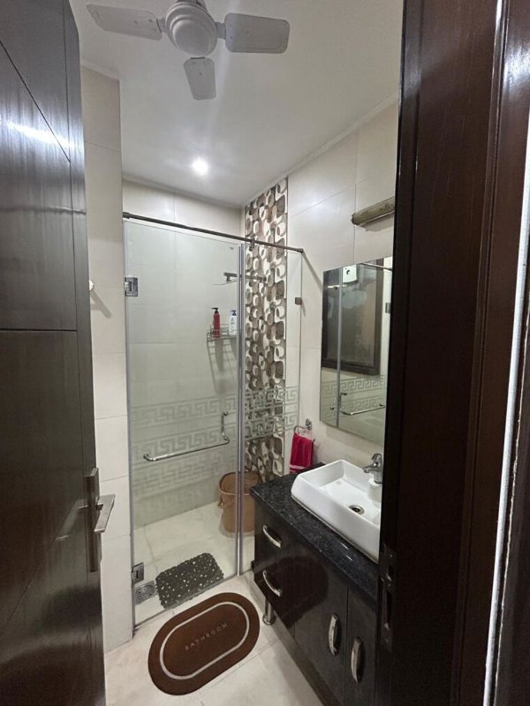 Master Bedroom, dlf city phase 3 3 Bedroom 270 Sq.Yd. Builder Floor In Dlf City Phase 3 Gurgaon 10011345