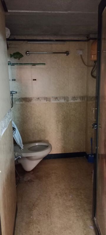Bathroom in 1 BHK Apartment at Madhuban CHS Mahalaxmi, Mahalaxmi – for Rent