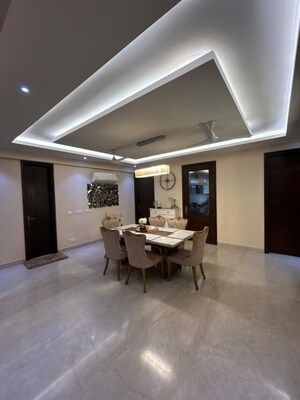 Parking in 4 BHK Builder Floor at Sector 54 – for Sale