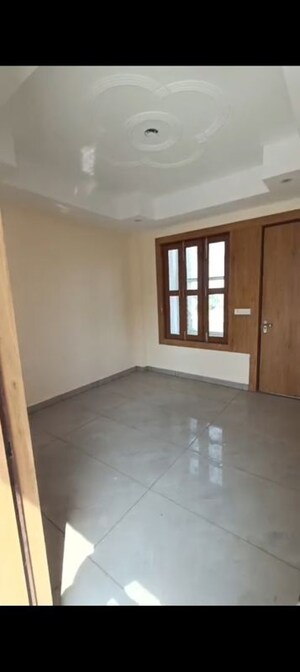 Room in 6 BHK Villa at Raj Nagar Extension – for Sale