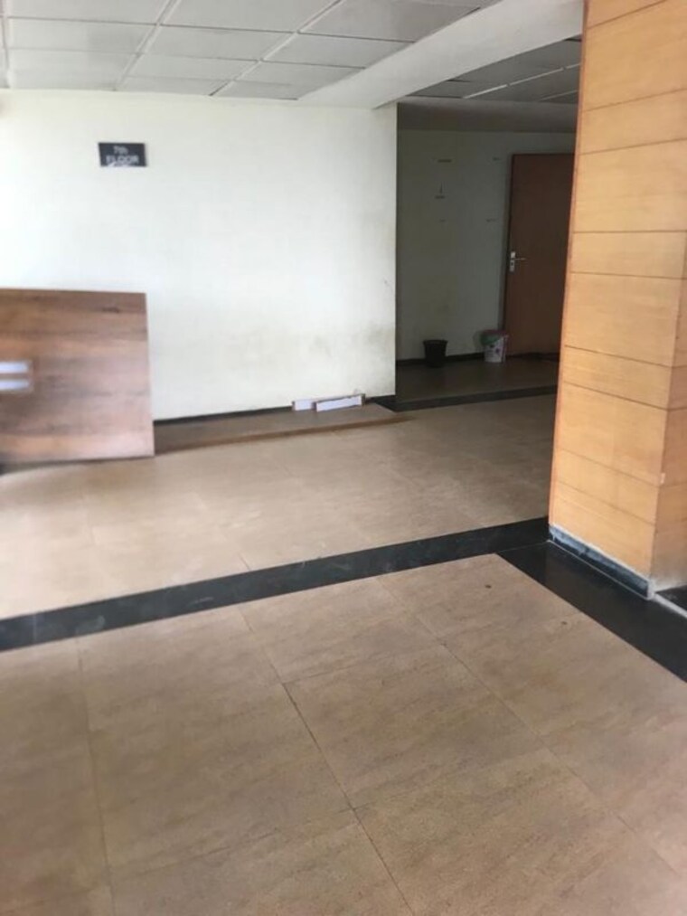 Room, science city Commercial Office Space 730 Sq.Ft. In Science City Ahmedabad 10011372