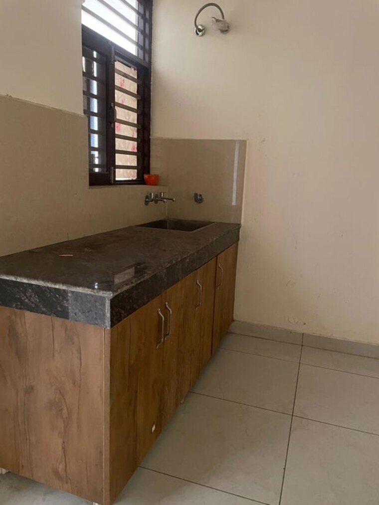 Kitchen, vip road 1 Bedroom 900 Sq.Ft. Apartment In Vip Road Zirakpur 10011379