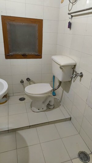 Bathroom in 1 BHK Builder Floor at Sector 40 – for Rent