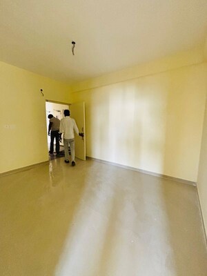 Room in 2 BHK Apartment at Pyramid Midtown, Sector 59 – for Rent