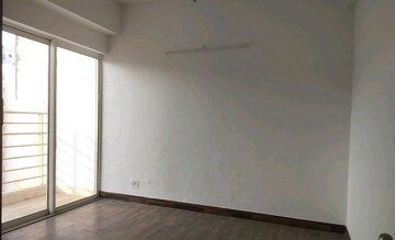Room in 2 BHK Apartment at Paras Tierea, Sector 137 – for Sale