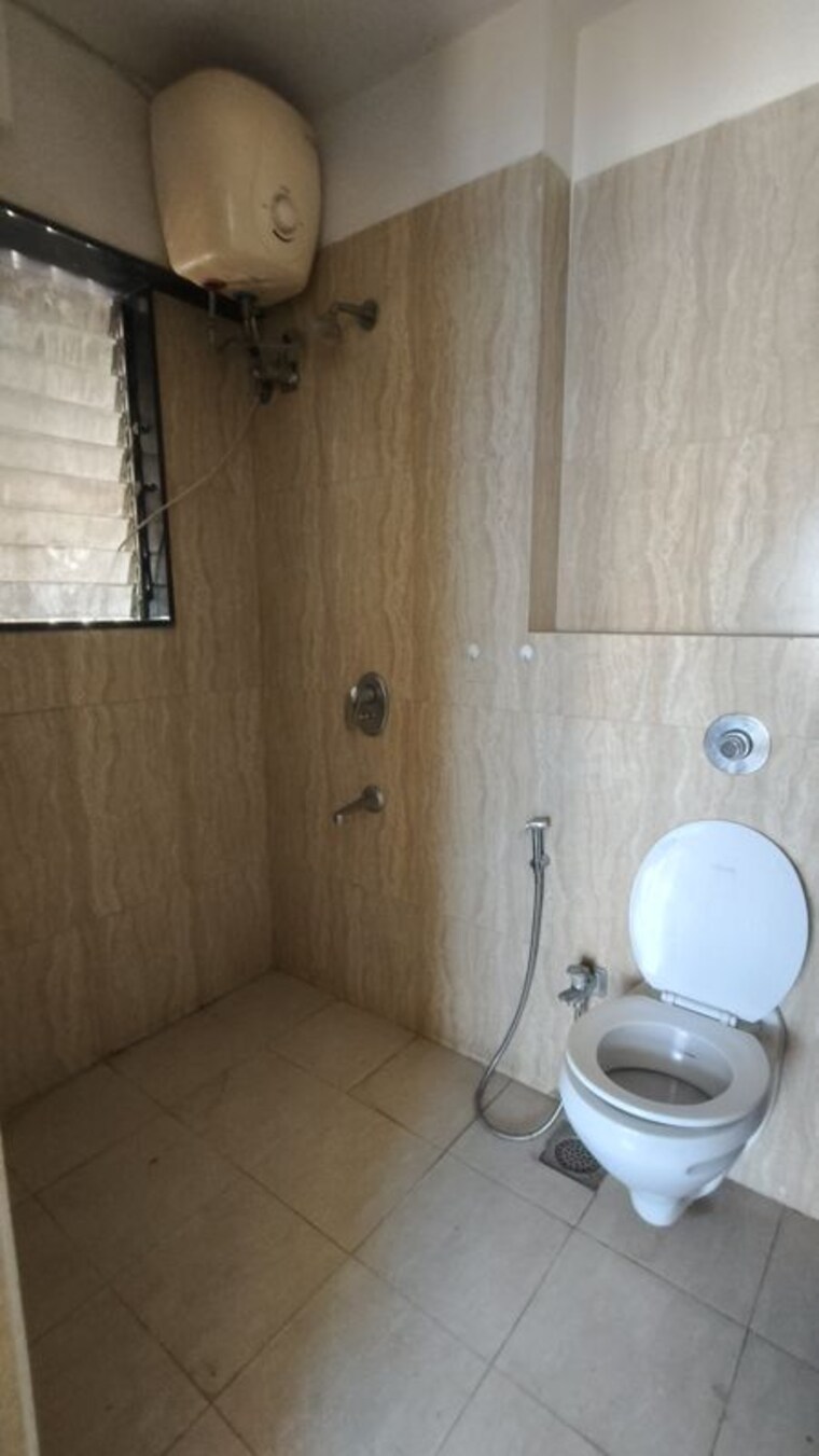 Bathroom, ansal-heights 3 Bedroom 1200 Sq.Ft. Apartment In Worli Mumbai 10011409