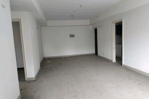 Room in 2 BHK Apartment at Paras Tierea, Sector 137 – for Sale