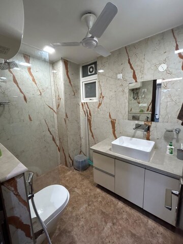 Master Bedroom in 4 BHK Builder Floor at Dlf Phase ii – for Sale