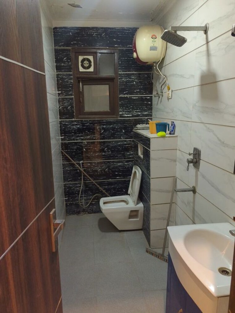 Bathroom, neb sarai 1 Bedroom 450 Sq.Ft. Builder Floor In Neb Sarai Delhi 10011443