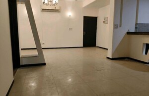 Room in 3 BHK Apartment at Supertech Emerald Court, Sector 93a – for Rent