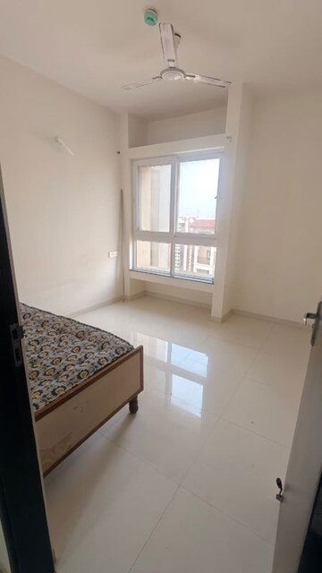 Room in 2 BHK Apartment at Nyati Elysia, Kharadi – for Rent