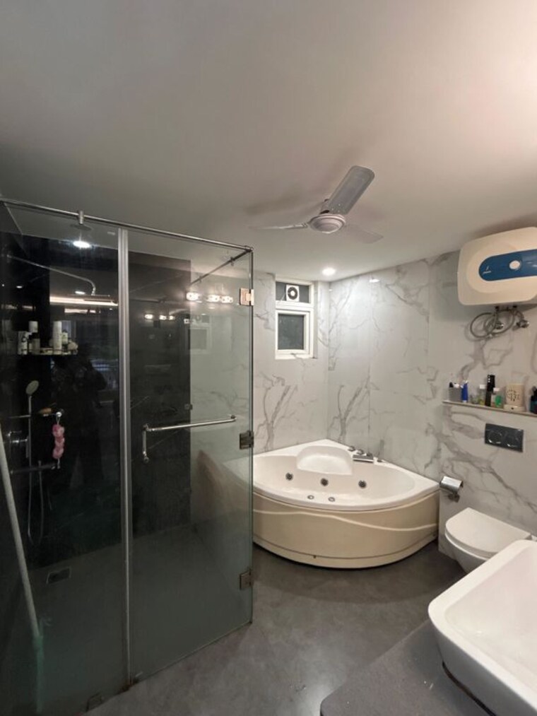 Bathroom, puri-diplomatic-residences 4 Bedroom 2700 Sq.Ft. Builder Floor In Sector 111 Gurgaon 10011462