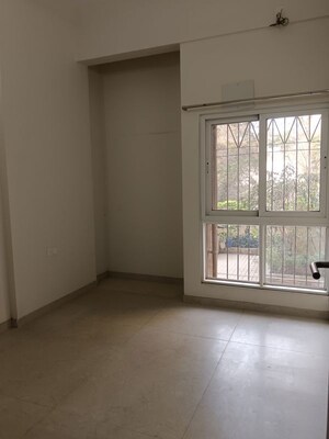 Room in 2 BHK Apartment at Dosti West County, Balkum Pada – for Rent