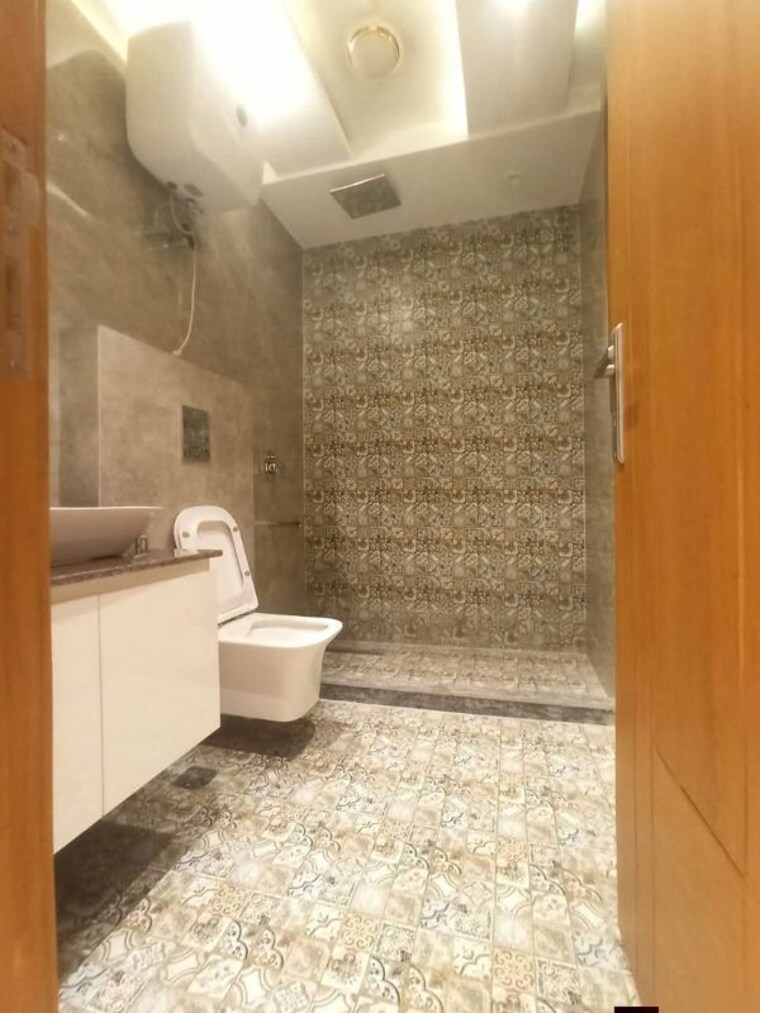 Bathroom, saket 3 Bedroom 1500 Sq.Ft. Builder Floor In Saket Delhi 10011497