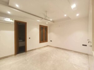 Room in 3 BHK Builder Floor at Saket – for Rent