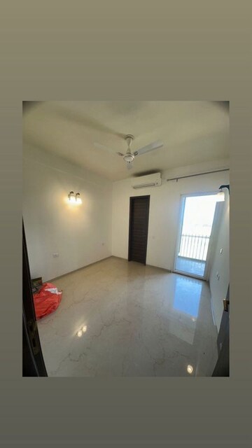 Room in 3 BHK Apartment at Smart World Orchard, Sector 61 – for Rent