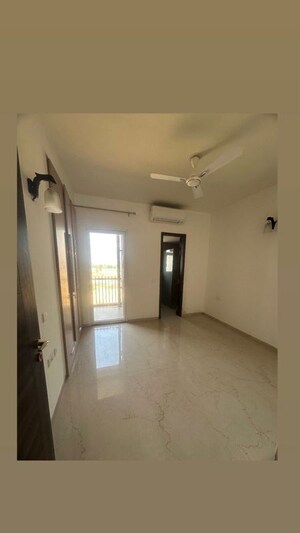 Building Lobby in 3 BHK Apartment at Smart World Orchard, Sector 61 – for Rent
