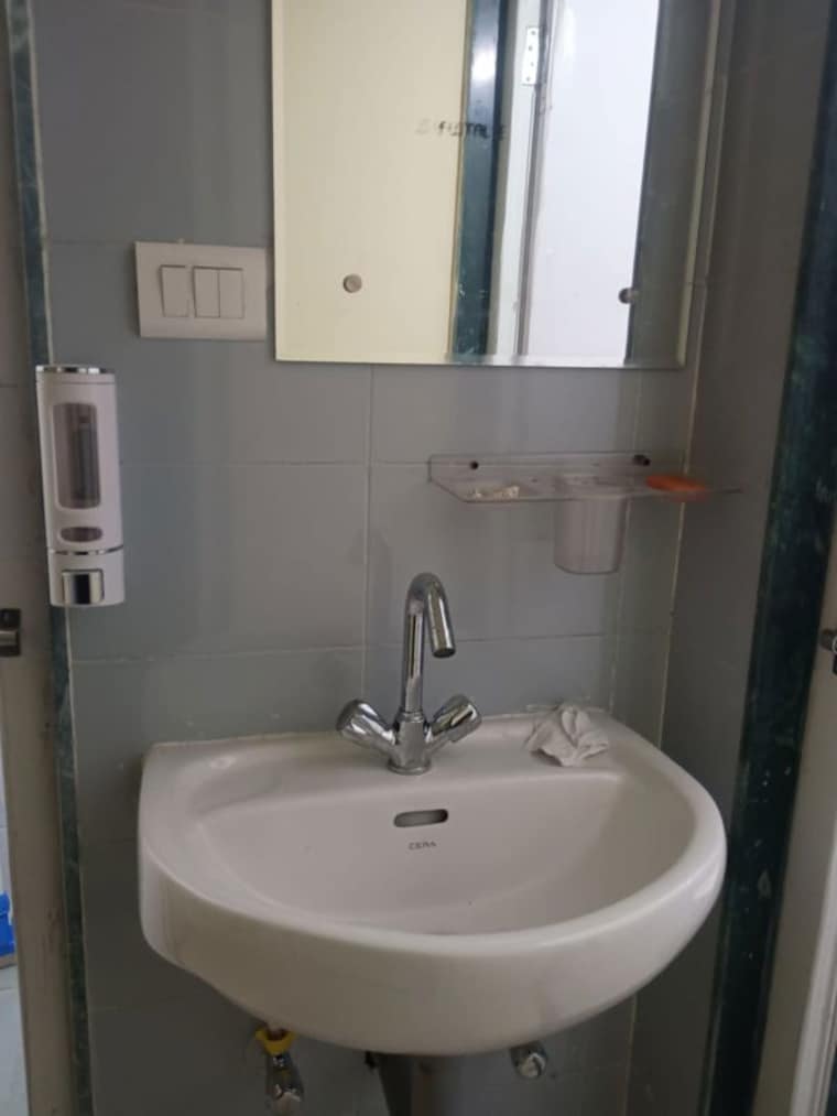 Bathroom, sector 14 dwarka 1 Bedroom 550 Sq.Ft. Apartment In Sector 14 Dwarka Delhi 10011498