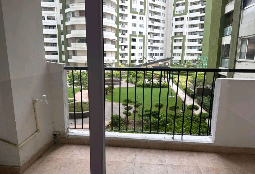 3 BHK + Extra Room 3195 Sq.Ft. Apartment in Parx Laureate