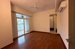 Room in 3 BHK Apartment at Parx Laureate, Sector 108 – for Rent