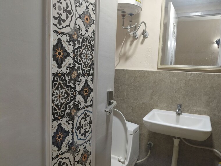 Bathroom, suncity-avenue-76 2 Bedroom 582 Sq.Ft. Apartment In Sector 76 Gurgaon 10011531