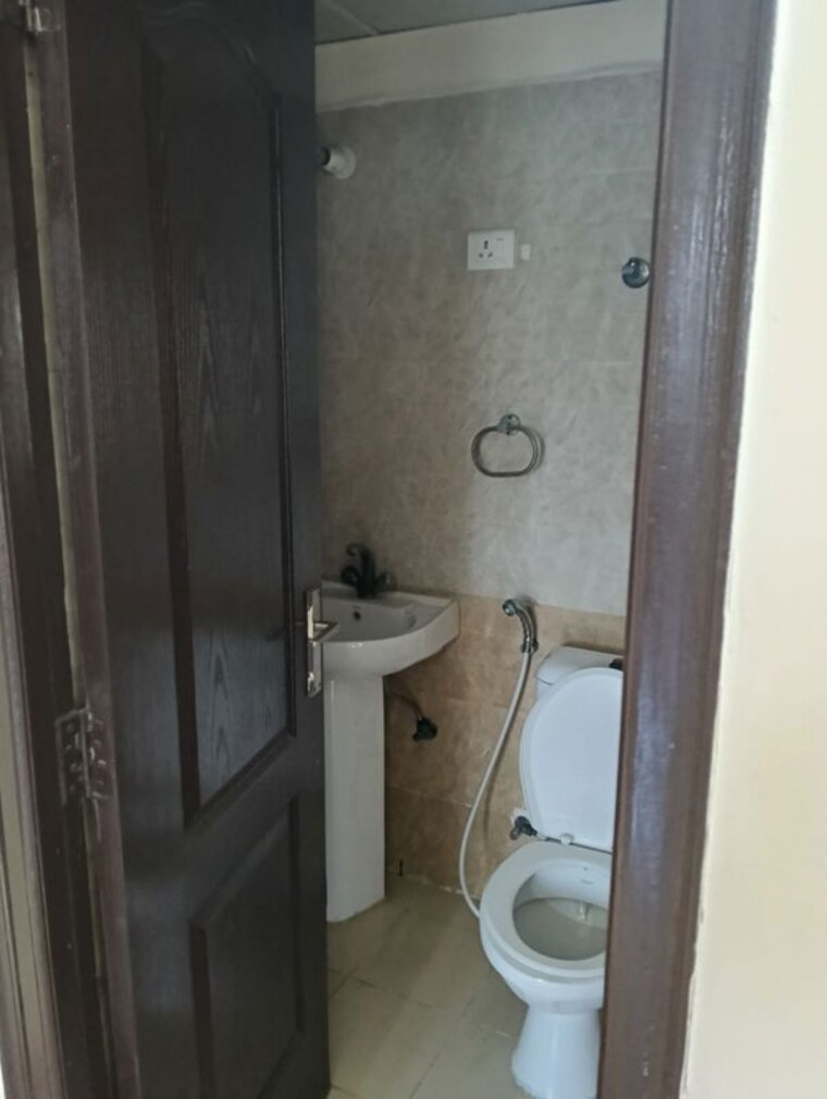 Bathroom, rwa-apartments-sector-41 2 Bedroom 100 Sq.Mt. Builder Floor In Sector 41 Noida 10011556