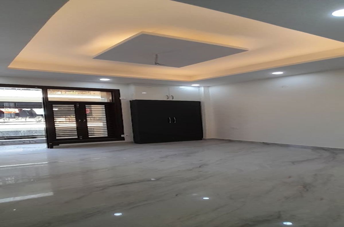 3 BHK 110 Sq.Yd. Builder Floor in Sai Kunj New Palam  vihar