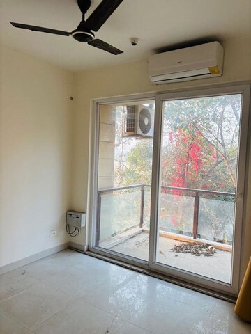 Room in 2.5 BHK Builder Floor at BPTP Astaire Gardens, Sector 70a – for Rent