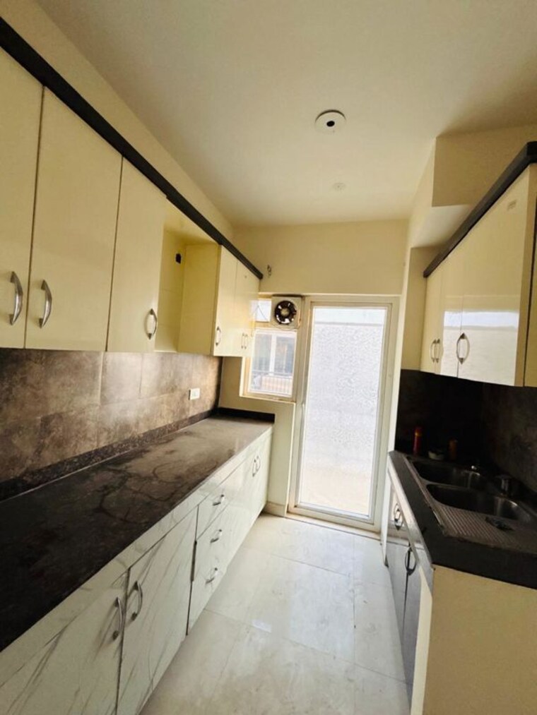 Kitchen, bptp-astaire-gardens 2.5 Bedroom 1050 Sq.Ft. Builder Floor In Sector 70a Gurgaon 10011621