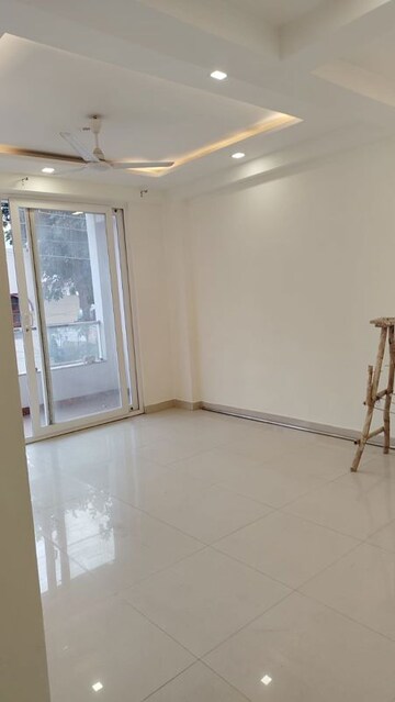 Room in 3 BHK Builder Floor at Sector 22 – for Rent