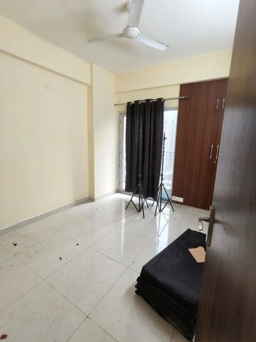 Room in 2 BHK Apartment at Gaur City 2 - 11th Avenue, Sector 16c Greater Noida – for Rent