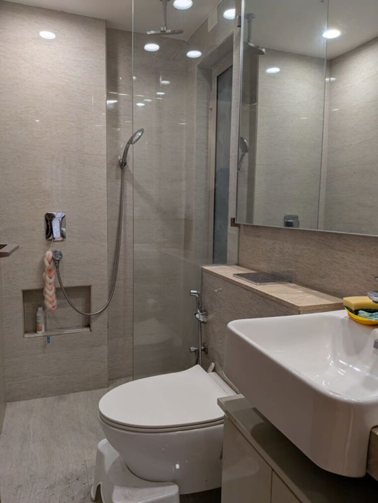 Bathroom, hiranandani-regent-hill 1 Bedroom 625 Sq.Ft. Apartment In Powai Mumbai 10011657