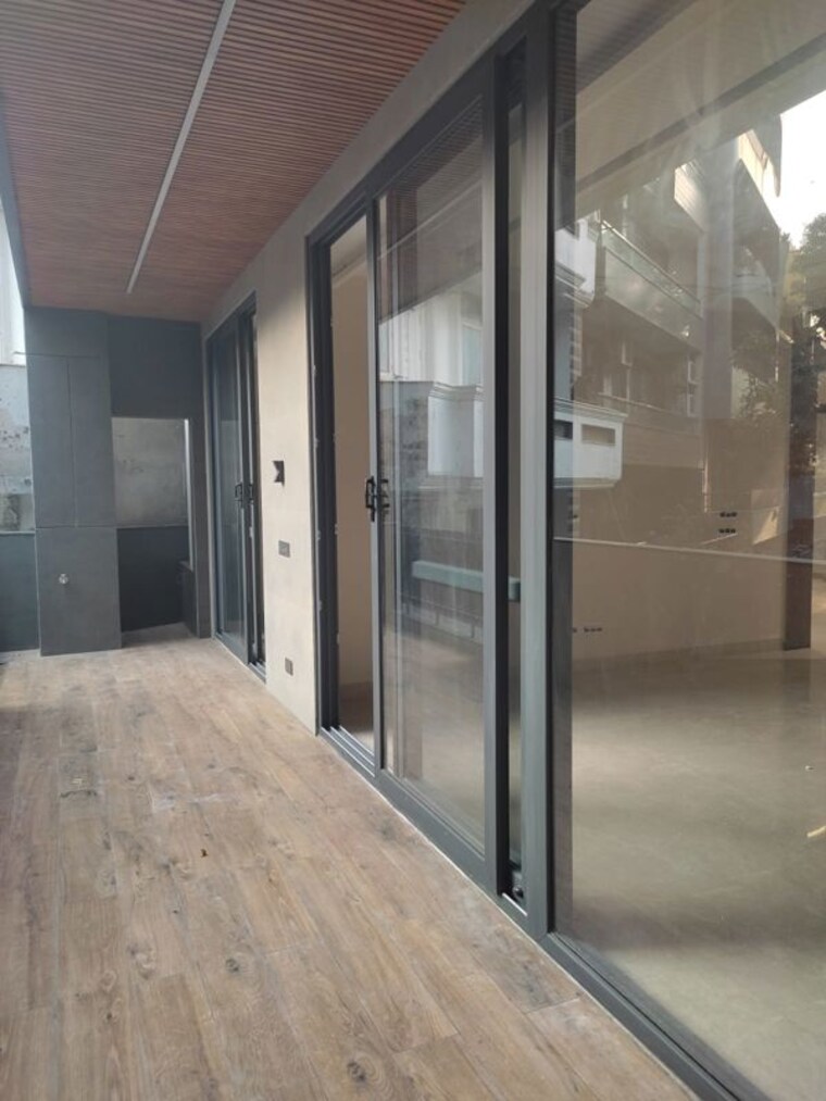 Balcony, south delhi 4 Bedroom 300 Sq.Yd. Builder Floor In South Delhi Delhi 10009074