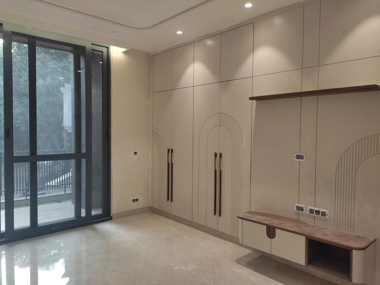 Room, south delhi 4 Bedroom 300 Sq.Yd. Builder Floor In South Delhi Delhi 10009074