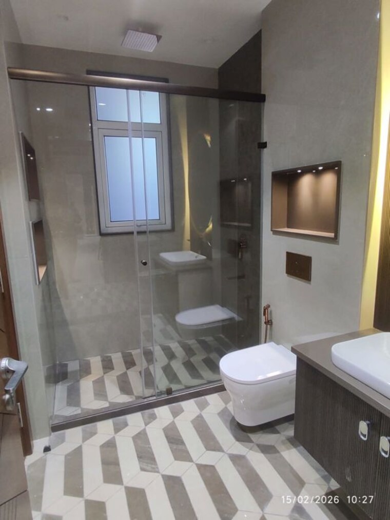 Bathroom, south delhi 4 Bedroom 300 Sq.Yd. Builder Floor In South Delhi Delhi 10009074