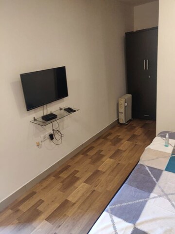 Furnished Amenities in 1 BHK Apartment at Defence Colony – for Rent