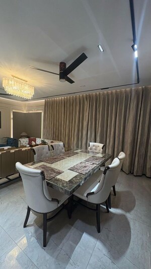 Team Area in 3 BHK Apartment at Experion Capital, Vibhuti Khand – for Rent