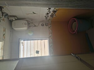 Bathroom in 1 BHK Apartment at Santacruz East – for Rent