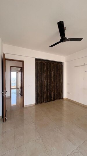 Room in 3 BHK Apartment at Shalimar Belvedere Court, Malesemau – for Sale