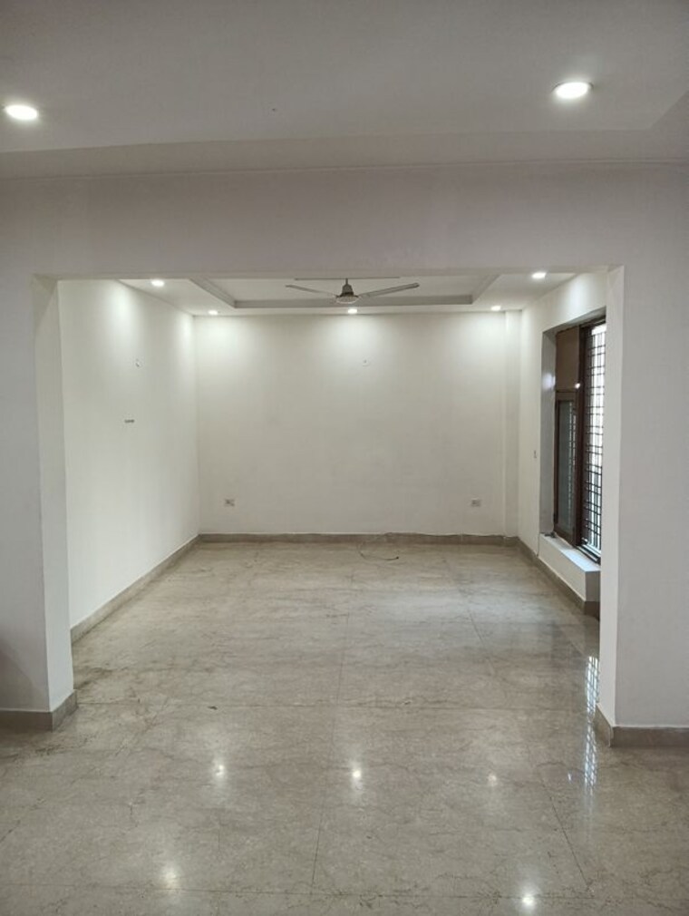 Room, sector 52 3 Bedroom 500 Sq.Yd. Builder Floor In Sector 52 Gurgaon 10011741