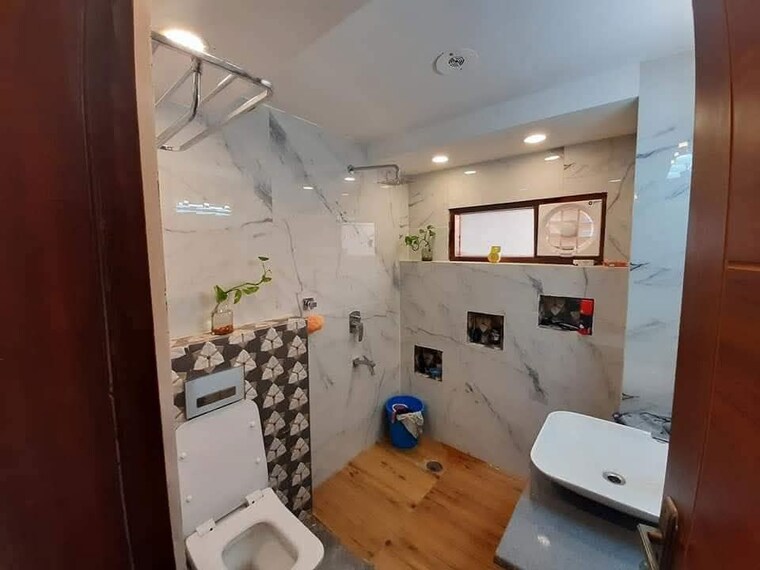 Bathroom, ardee-city 4 Bedroom 350 Sq.Yd. Builder Floor In Sector 52 Gurgaon 10011749
