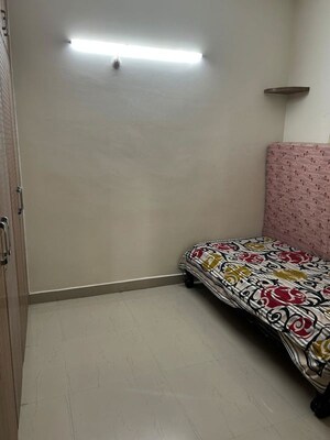 Room in 2 BHK Apartment at Siri Enclave Narsingi, Narsingi – for Rent