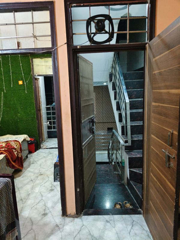 2.5 BHK + Pooja Room,Servant Room,Study Room,Extra Room Builder Floor For Rent in New Ashok Nagar