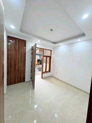 Room in 2 BHK Builder Floor at Palm Residency Chhatarpur, Chattarpur – for Rent